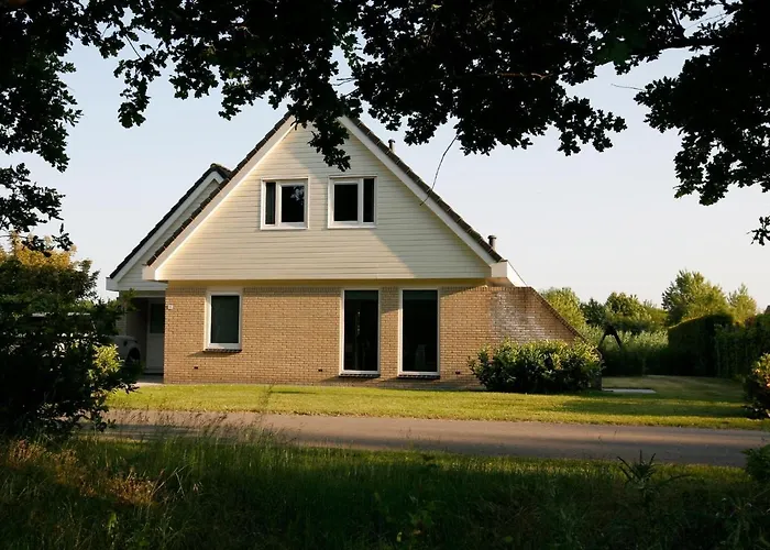 Lush Holiday Villa At Lovely Location In Zeewolde
