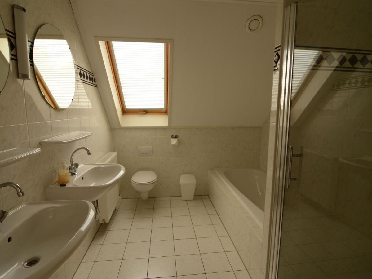 Villa Lush At Lovely Location In Zeewolde