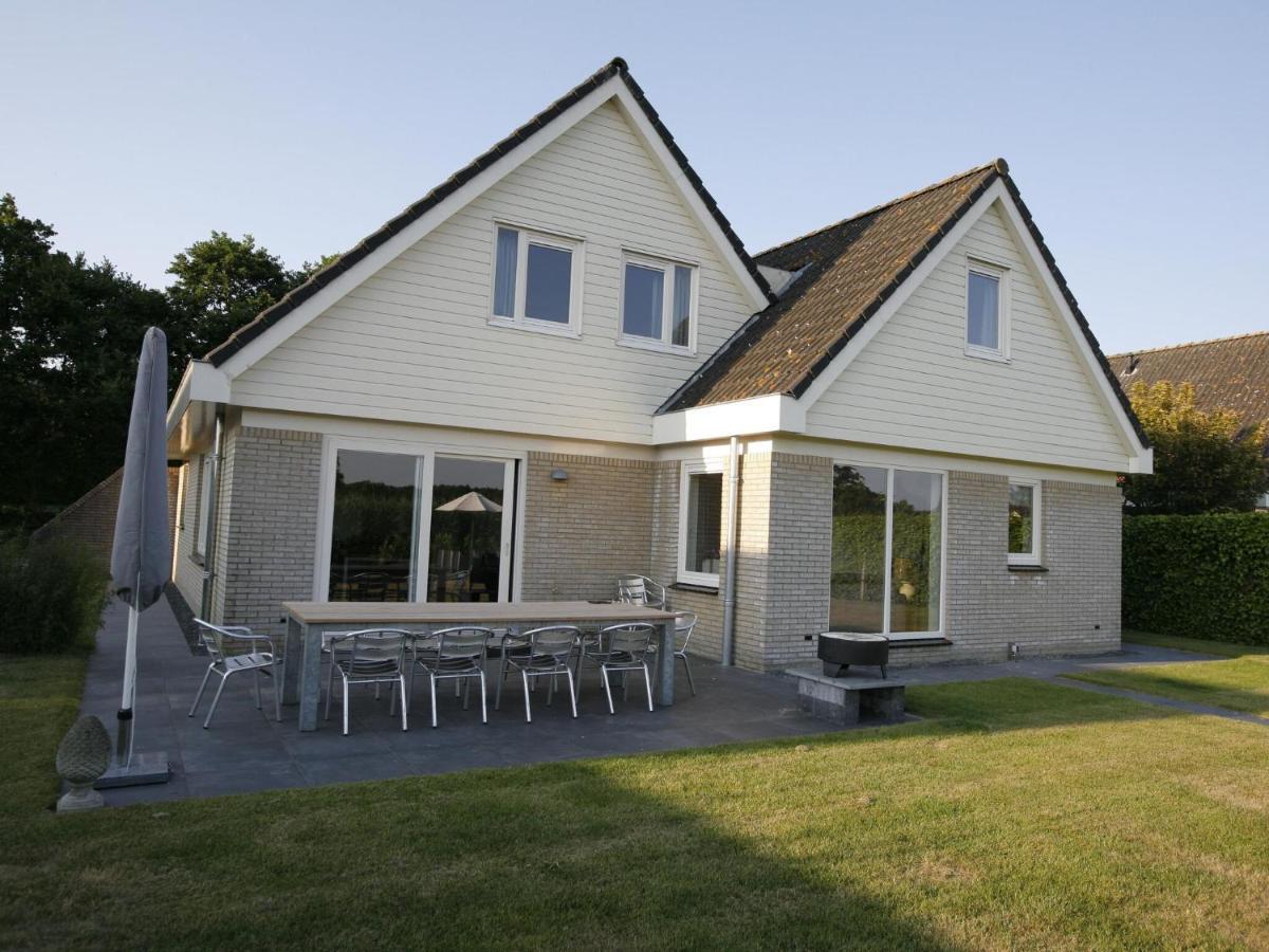 Villa Lush At Lovely Location In Zeewolde